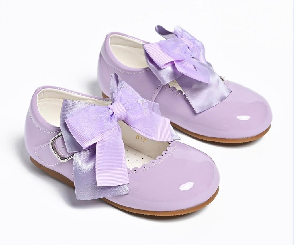 Lilac shoes (b17)
