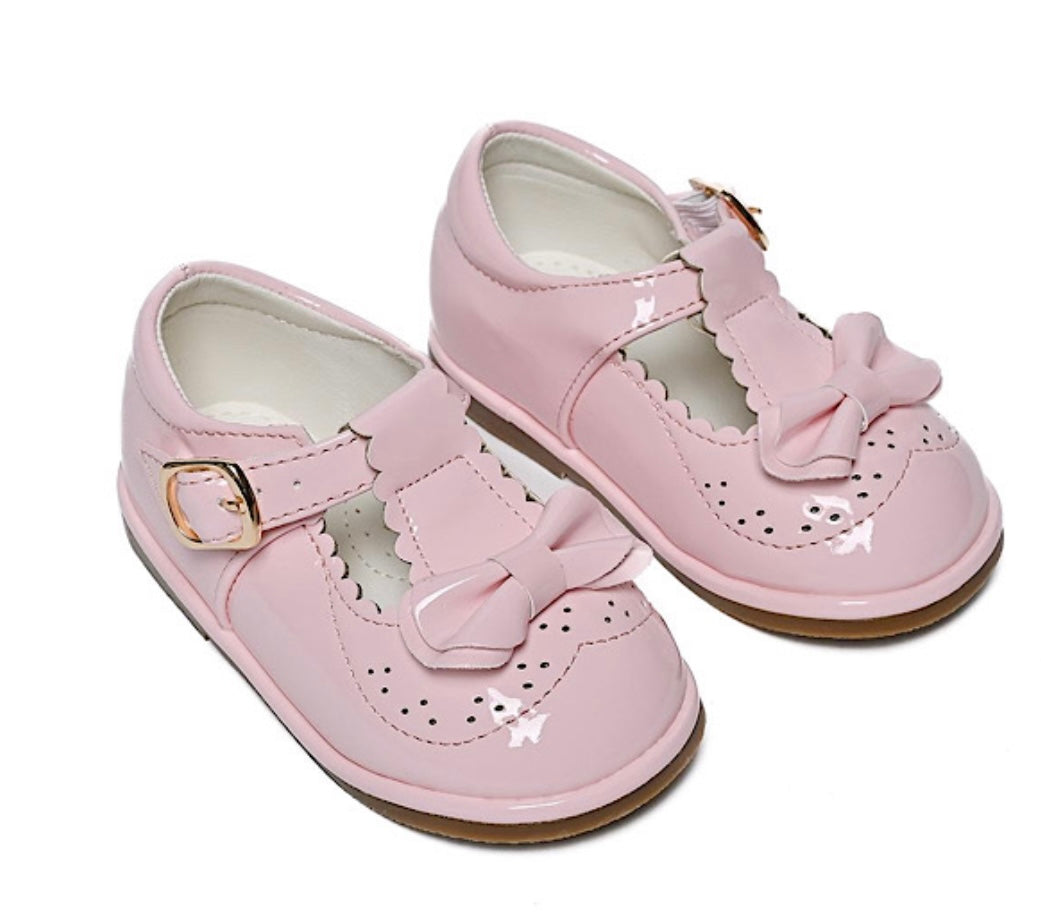 Pink shoes (hs23-25)