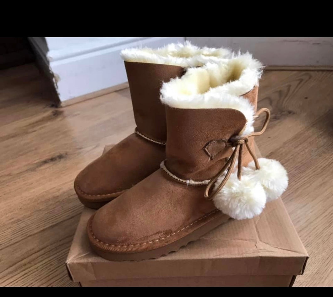 Pom Pom boots