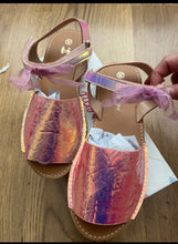Load image into Gallery viewer, Sandals
