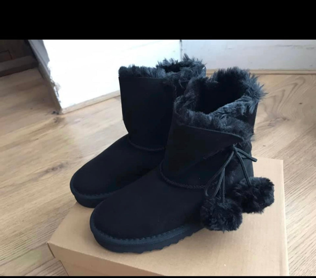 Pom Pom boots