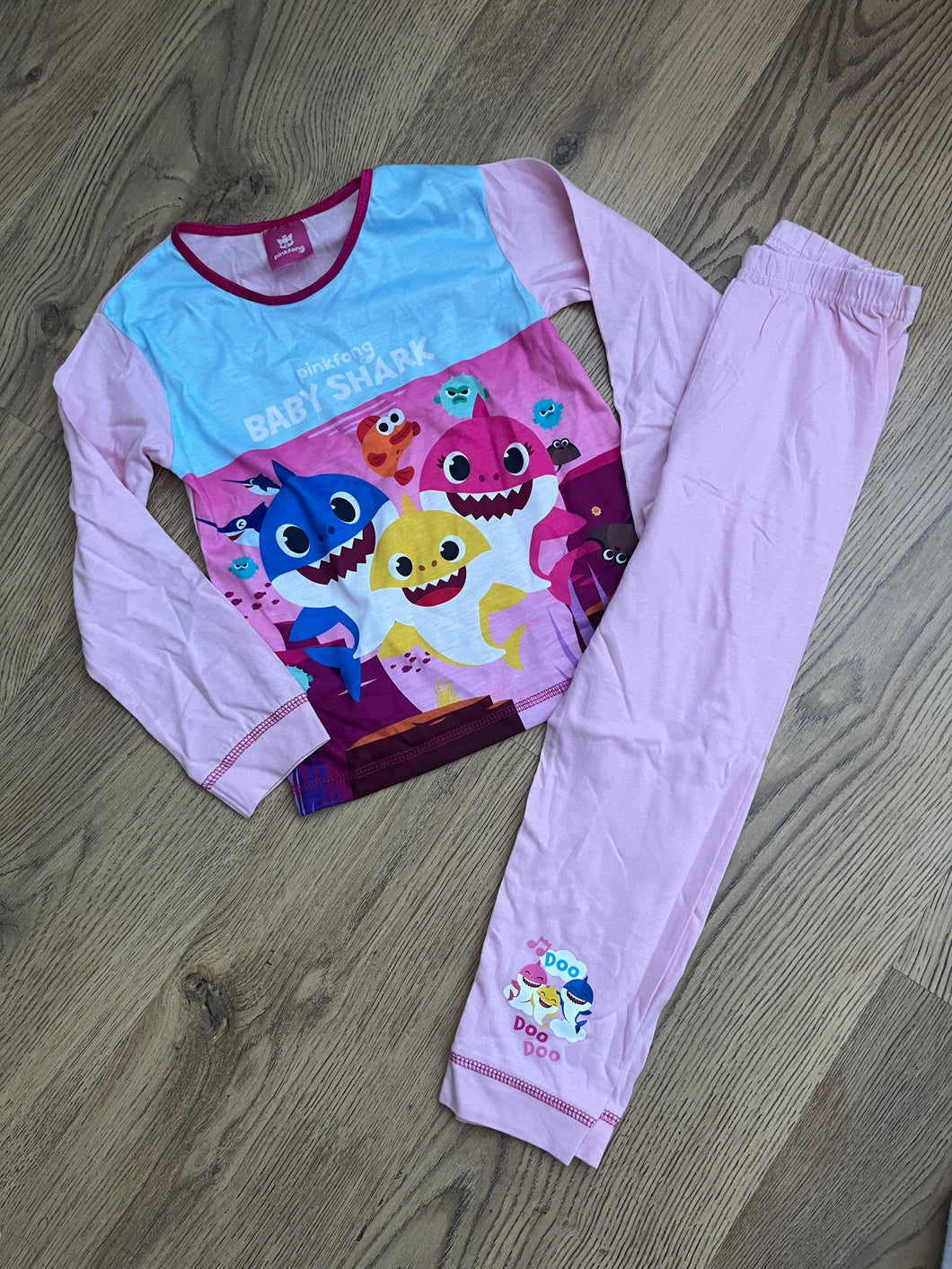 Baby shark pyjamas - 4/5 years