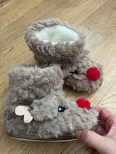 Load image into Gallery viewer, Reindeer slippers

