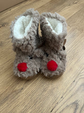 Load image into Gallery viewer, Reindeer slippers
