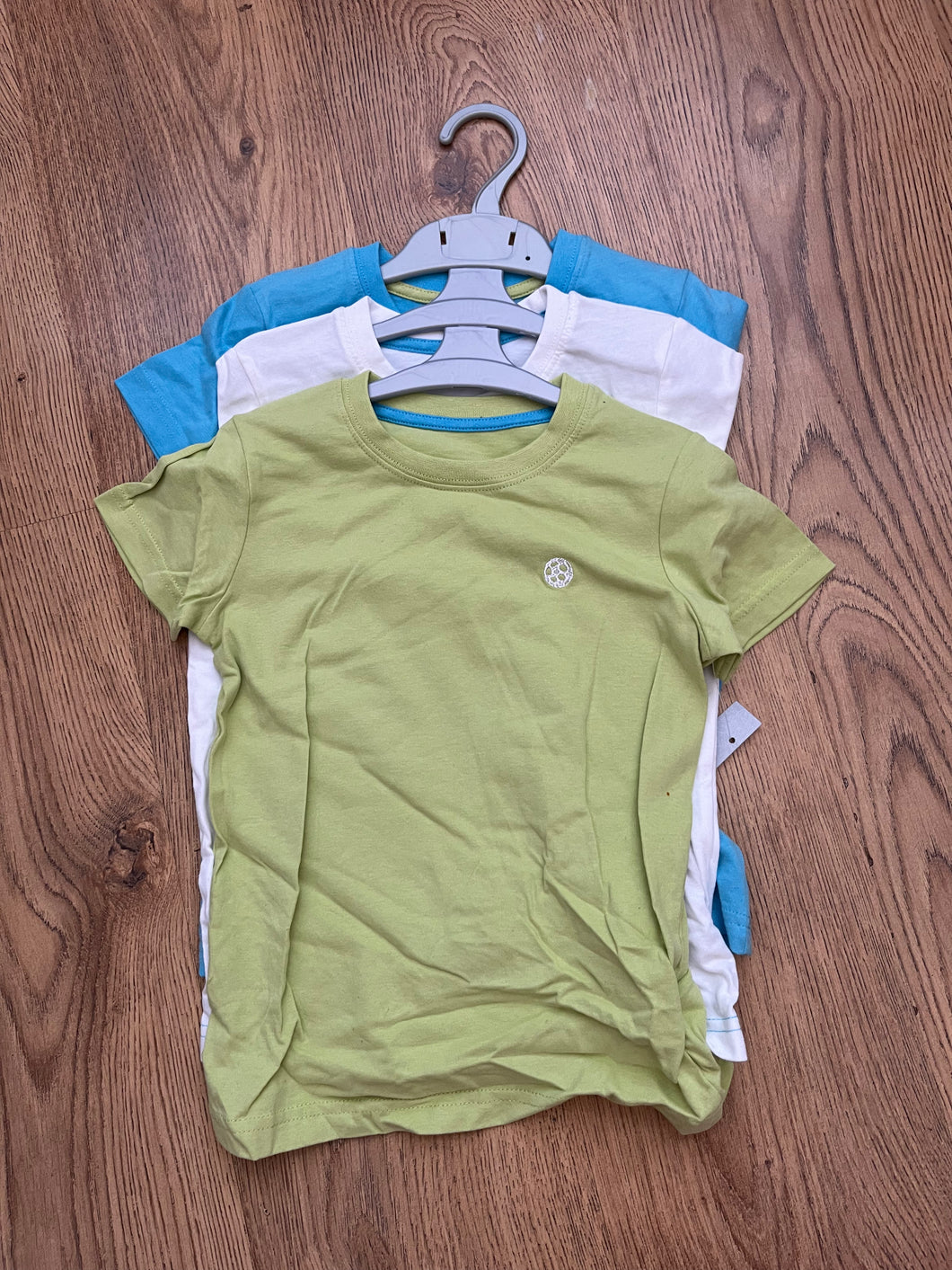 3 pack of t-shirts - 4/5 years