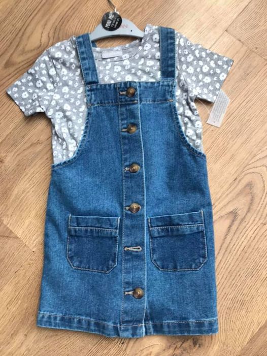 Denim pinafore with t-shirt